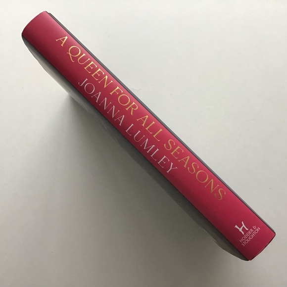 A Queen For All Seasons by Joanna Lumley Hardcover Platinum Jubilee - Picture 2 of 10